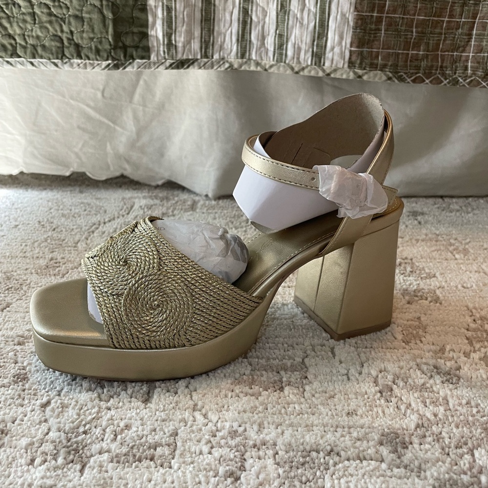 Xti Jute Platform Sandals in Gold